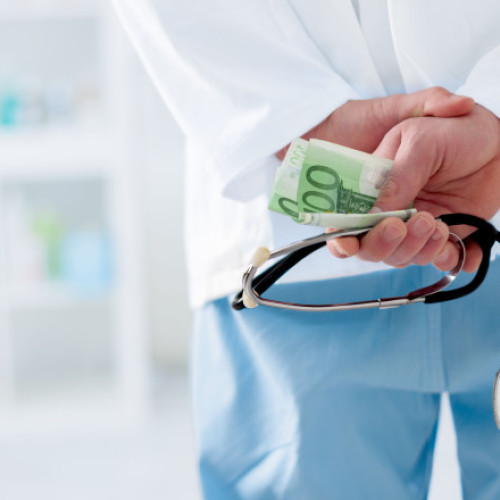 Medicul Ovidiu Mitu din Iași, trimis în judecată pentru corupție