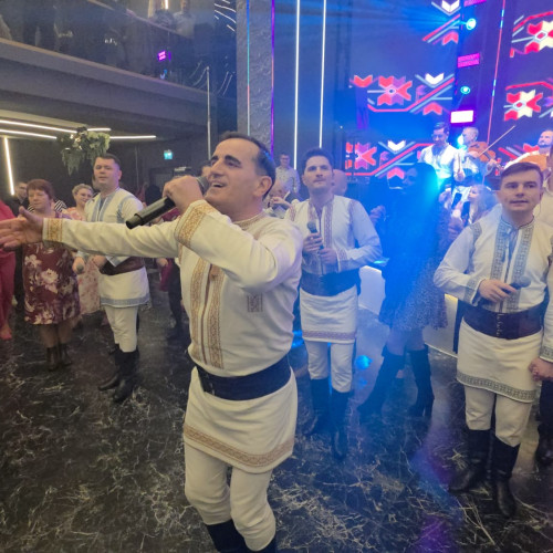 Botoșaniul a celebrat dragostea cu un spectacol folcloric de excepție