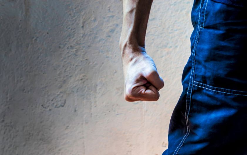 Cinci tineri reținuți în urma unor violențe în Covasna