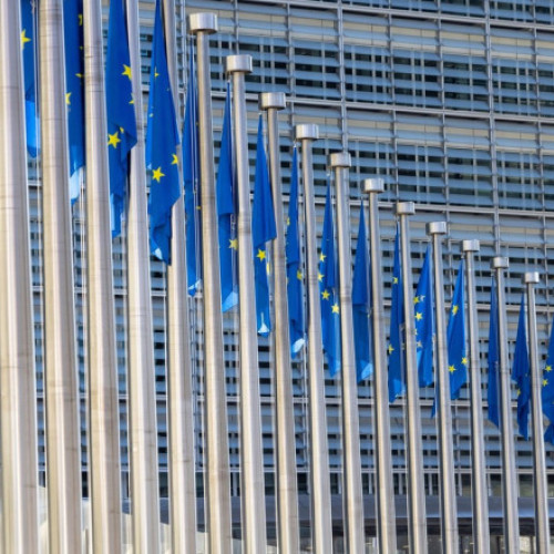 Comisia Europeană ar putea oferi noi fonduri Ungariei înainte de alegeri