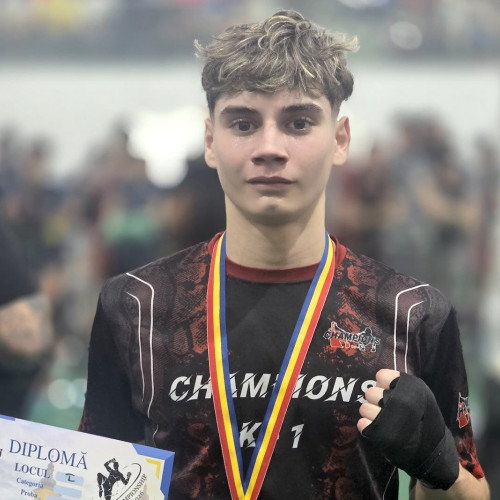 Tudor Buga, un tânăr sportiv din Sibiu, câștigă Cupa Sibiului la kickbox