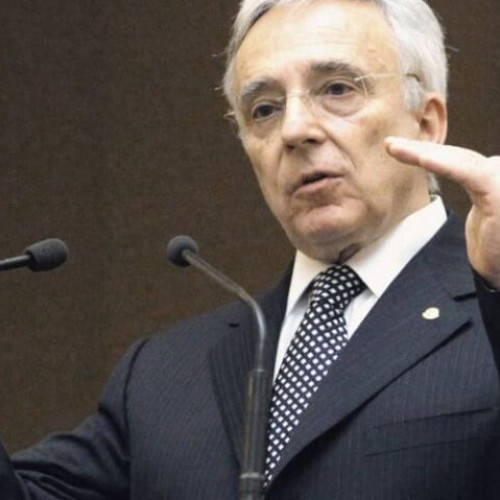 Investițiile publice, esențiale pentru creșterea economică, afirmă Mugur Isărescu