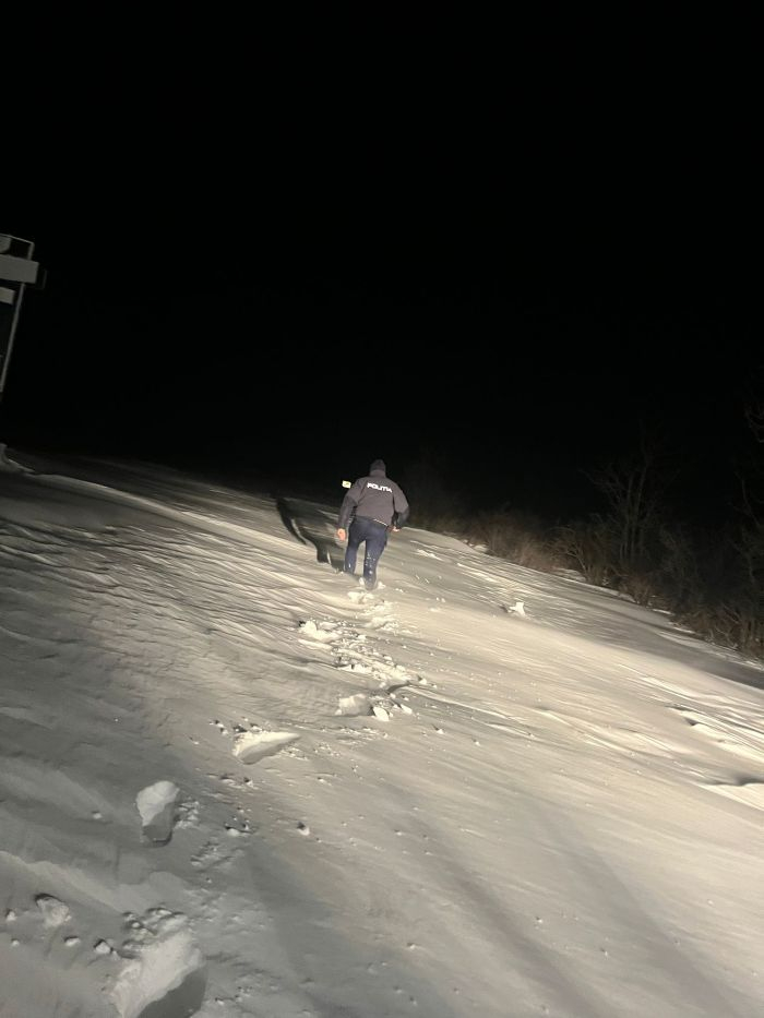 Doi gălățeni salvați din viscol de polițiști curajoși