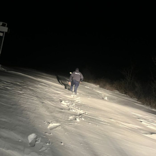 Doi gălățeni salvați din viscol de polițiști curajoși