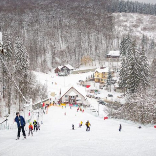 Pârtia mare de schi de la Șugaș Băi se deschide pentru turiști