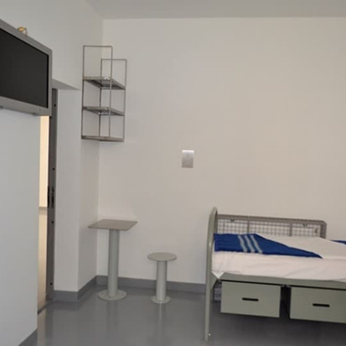 Un bărbat din Alba Iulia trimis în judecată pentru distrugere în arest