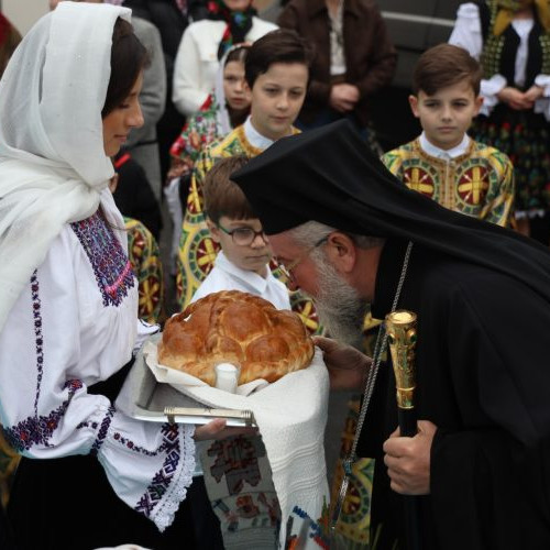 Iustin, Episcopul Maramureșului, slujește la Paris în Duminica Izgonirii lui Adam