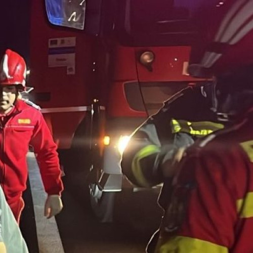Accident rutier pe DJ 676 în Vâlcea: Trei victime, evaluări medicale în curs