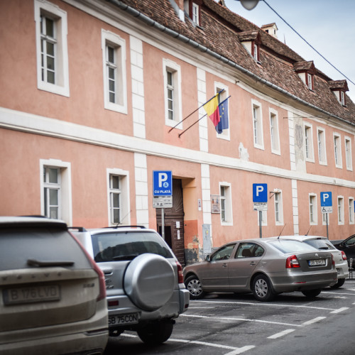 Adolescentă din Cisnădie acuzată că a agresat doi copii instituționalizați