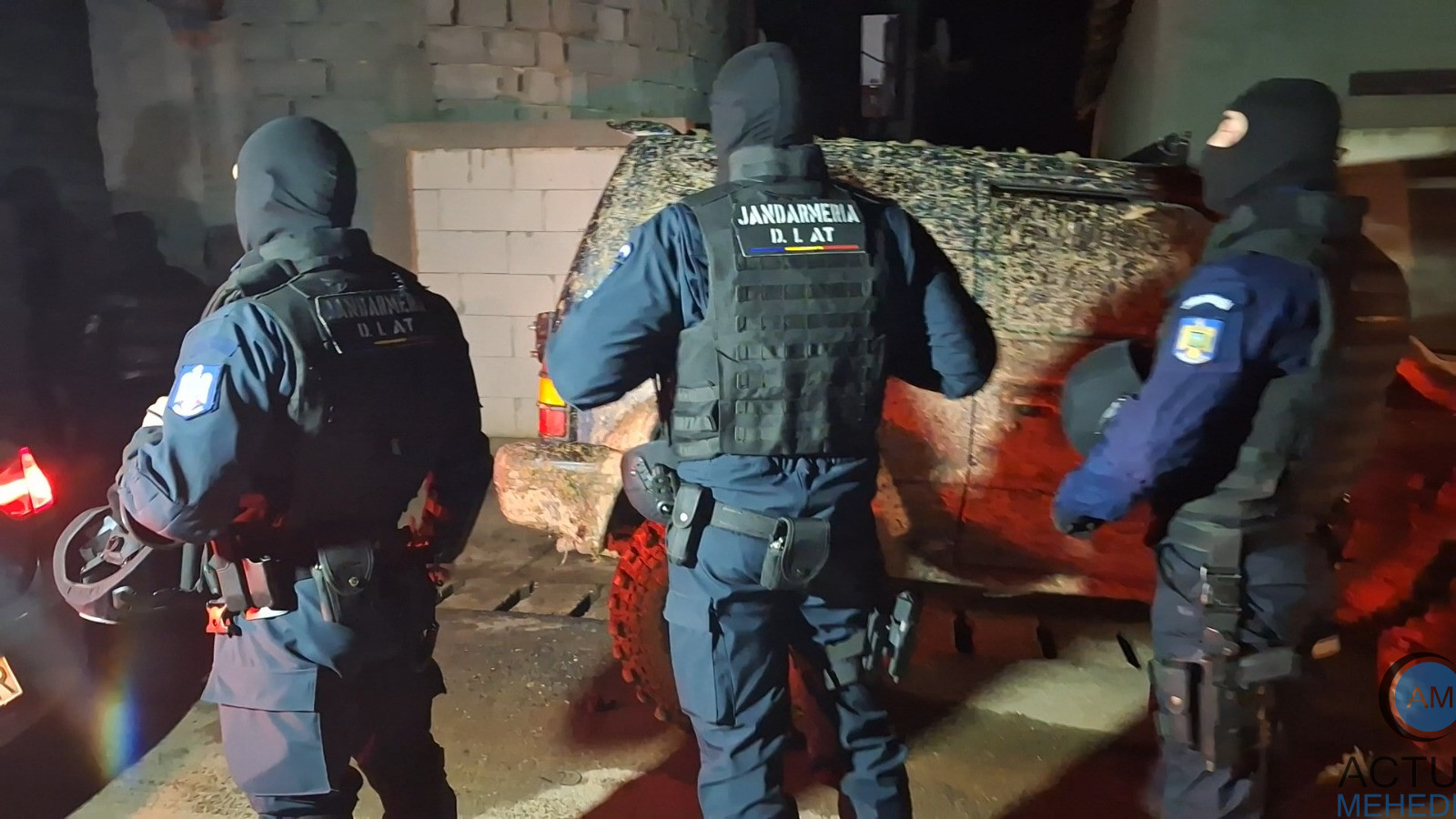 Doi frați din Breznița Ocol, prinși vânzând droguri de mare risc