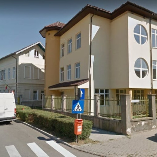 Liceul de Arte „Regina Maria” din Alba Iulia licitează echipamente IT moderne