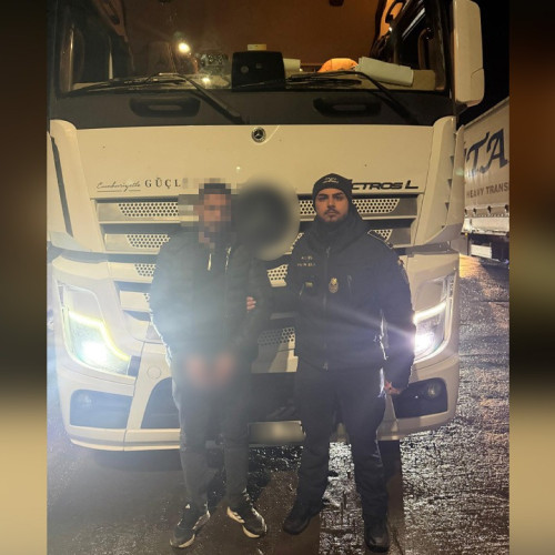 Șofer turc arestat pentru transportul unui migrant ascuns în camion