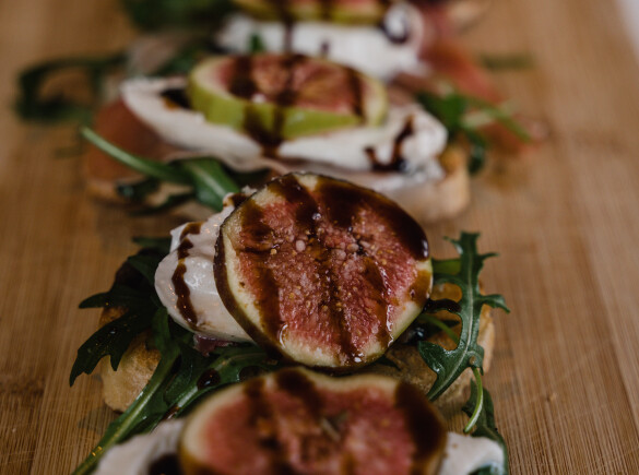Grilled crostini with burrata, fig & serrano ham