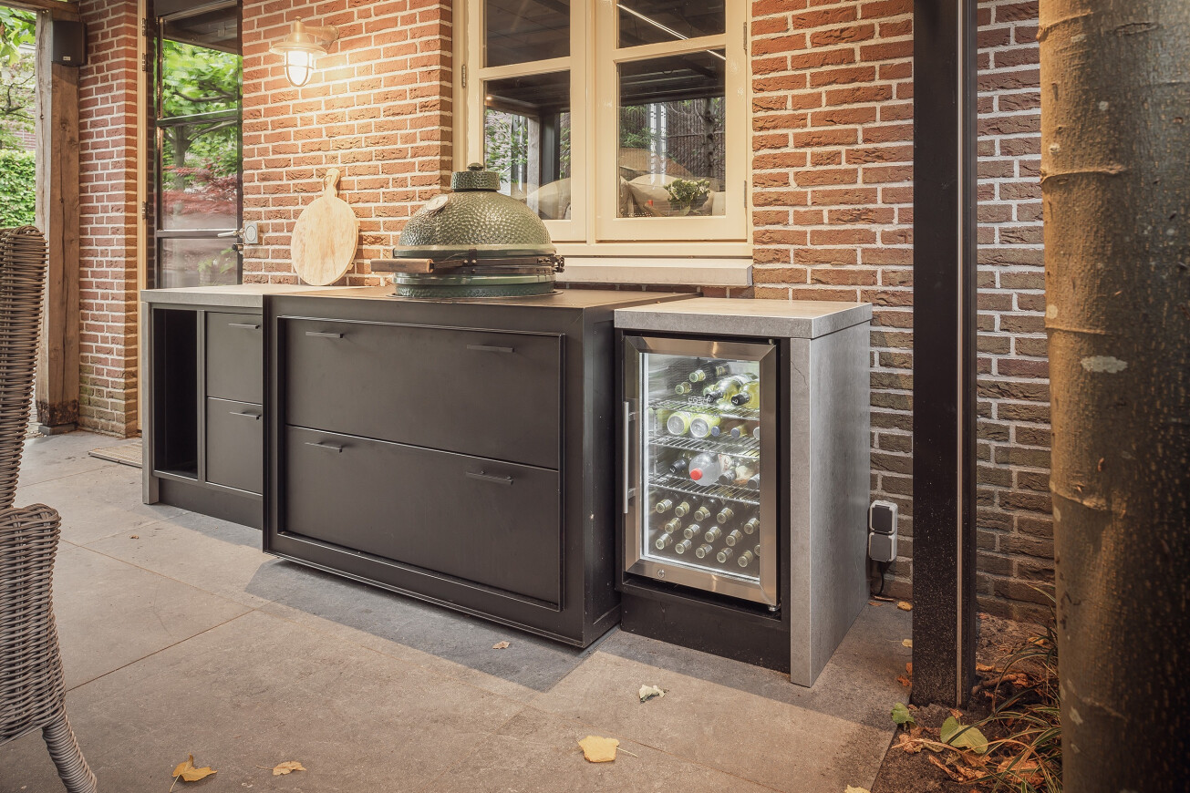 Concrete-look outdoor kitchen