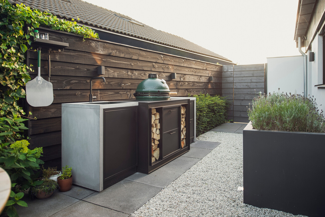 Concrete-look outdoor kitchen in Leiden