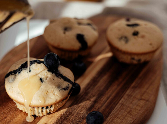 Blueberry muffin met lemon curd