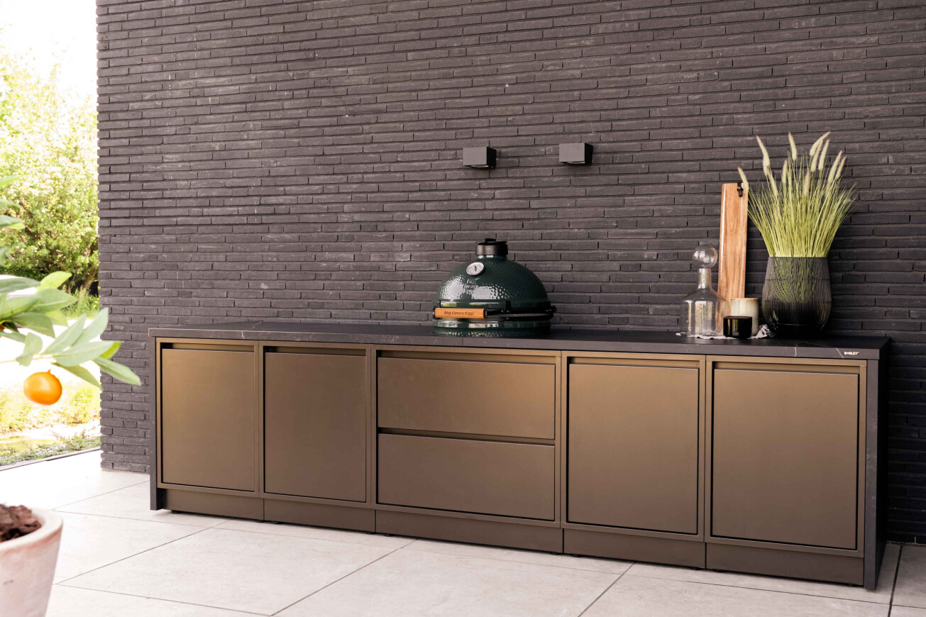 Handleless outdoor kitchen