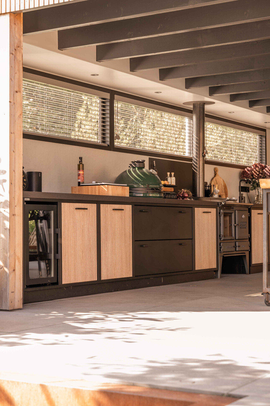 Wood-look outdoor kitchen Hoofddorp