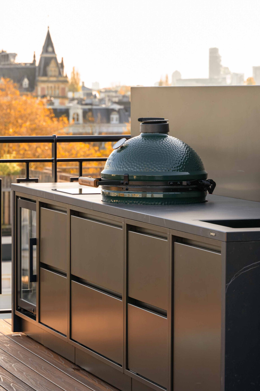 Handleless outdoor kitchen in Amsterdam