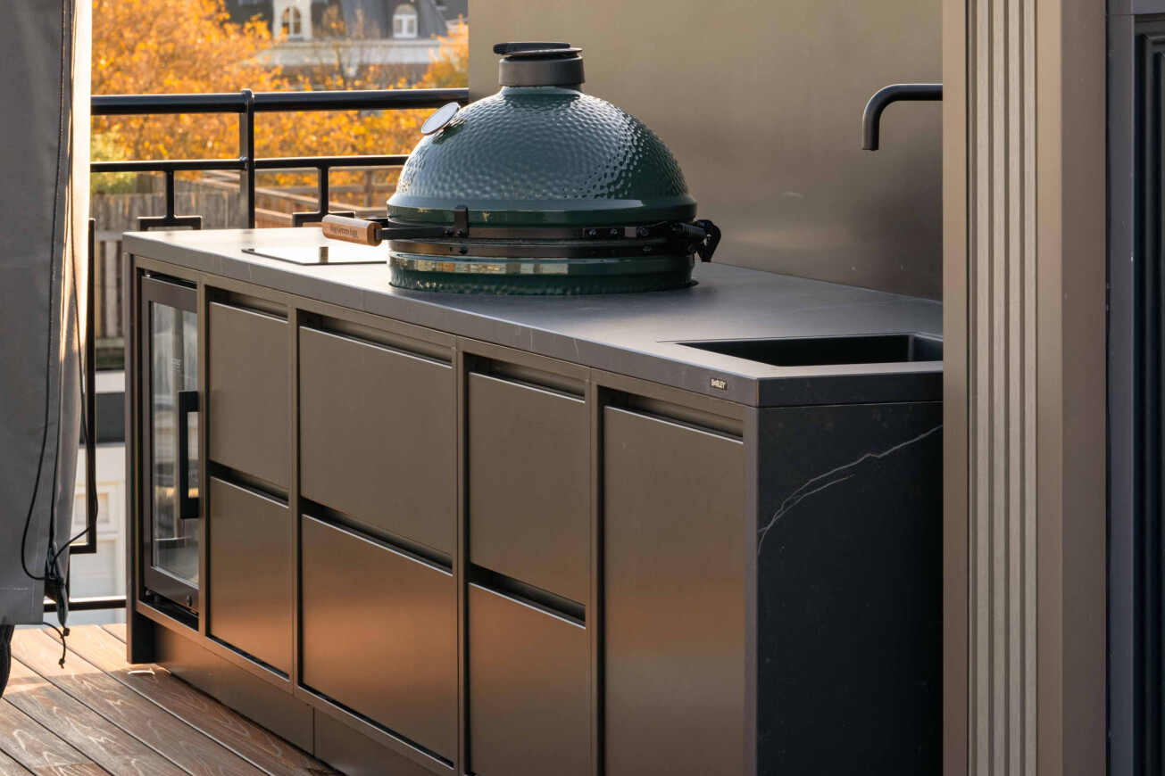 Handleless outdoor kitchen in Amsterdam