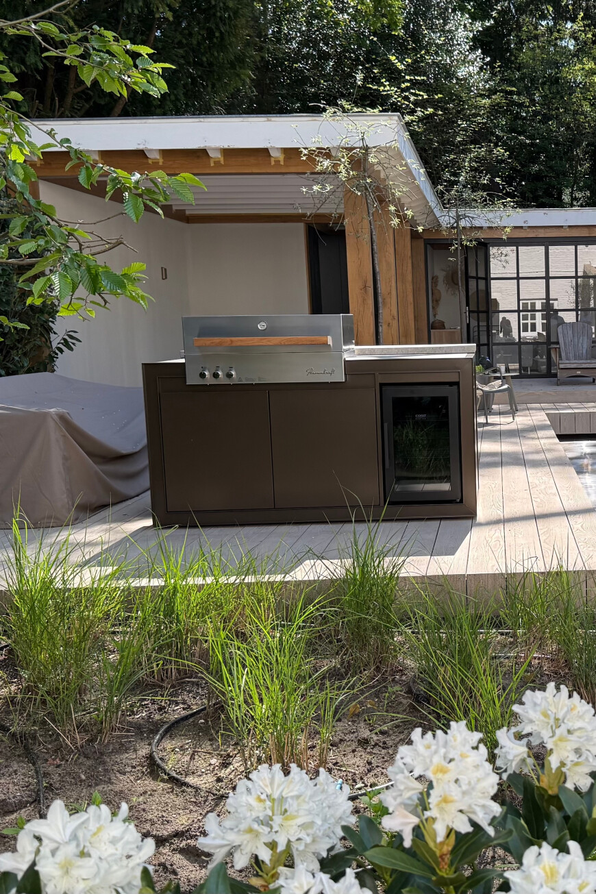 SALT outdoor kitchen with bar in Berg en Dal
