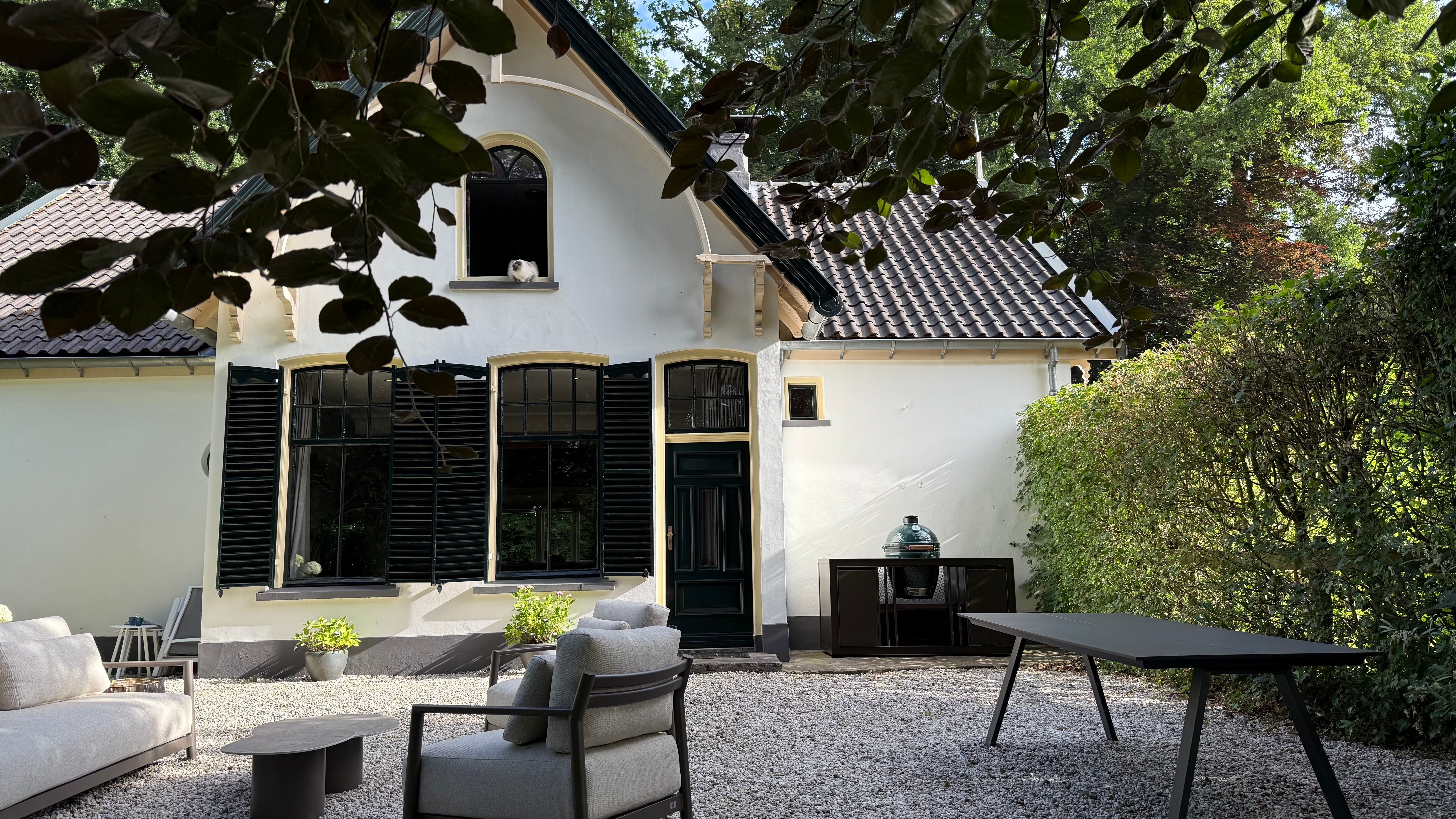 SALT Truffle Brown – Pure Essence