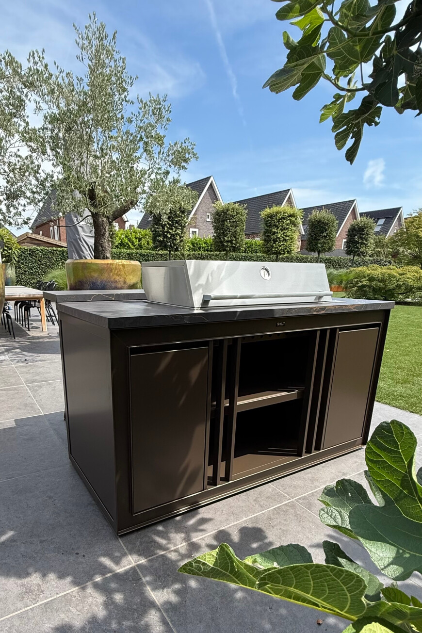 SALT outdoor kitchen with bar in Berg en Dal