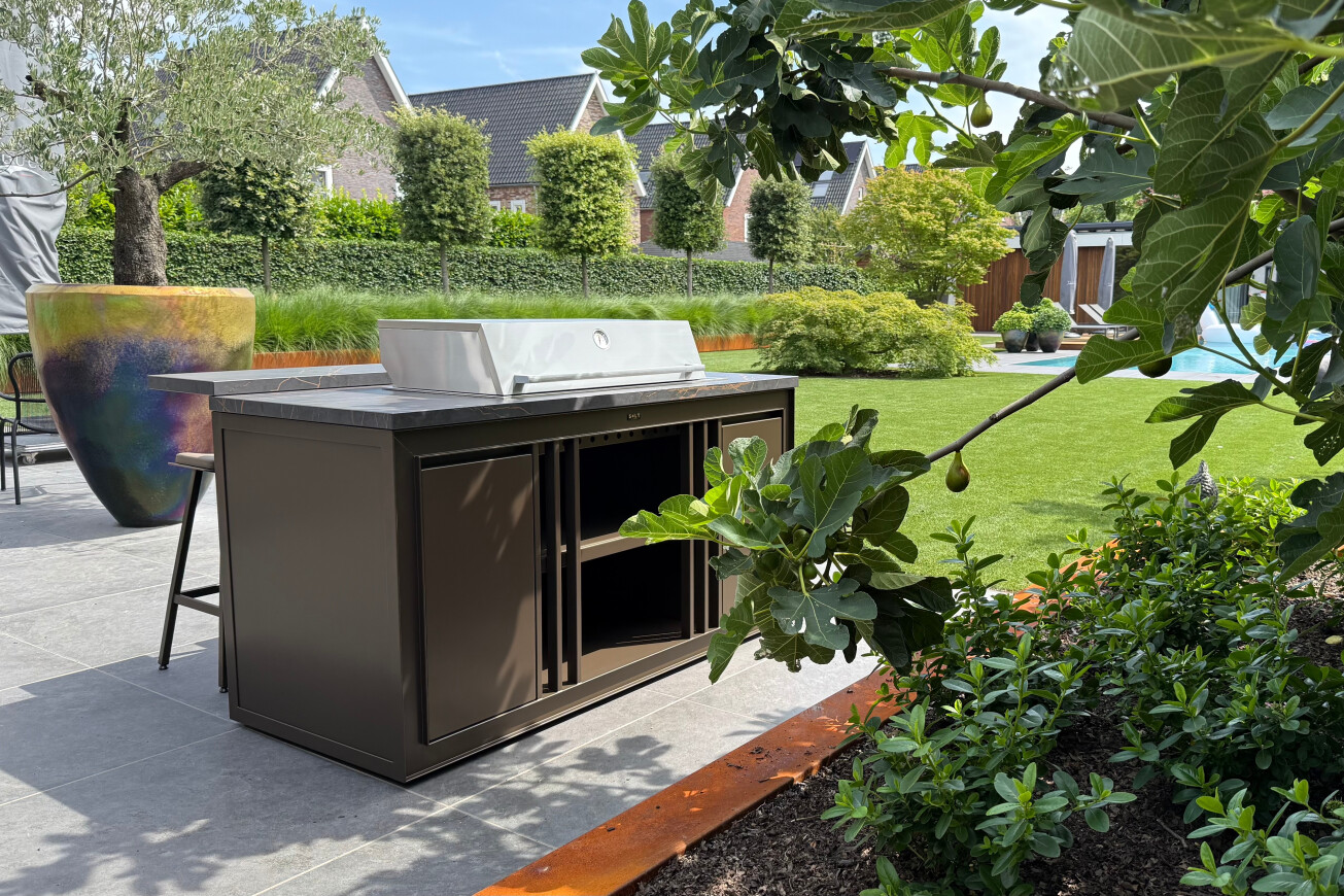 SALT outdoor kitchen with bar in Berg en Dal