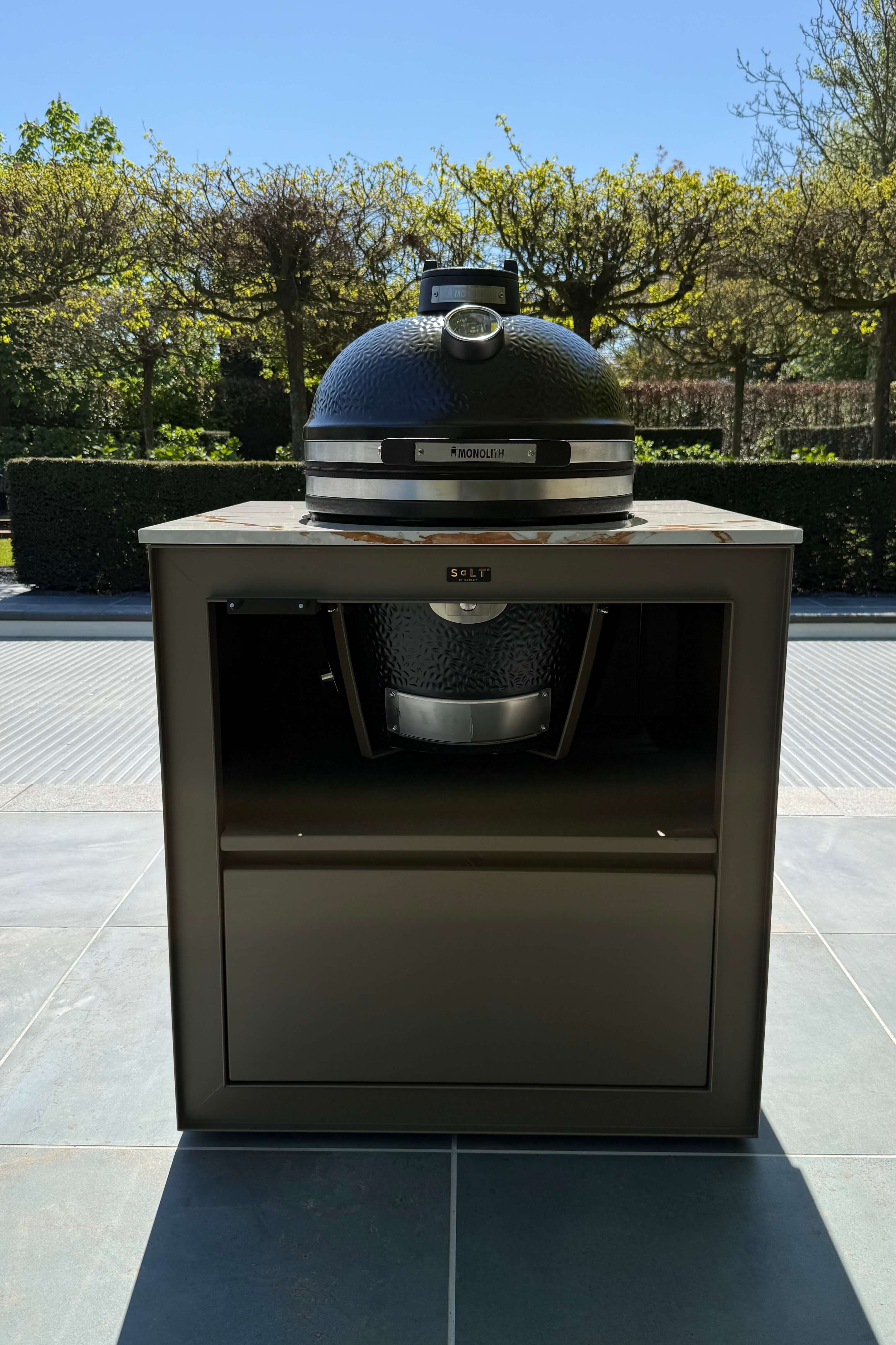 SALT outdoor kitchen with bar in Berg en Dal