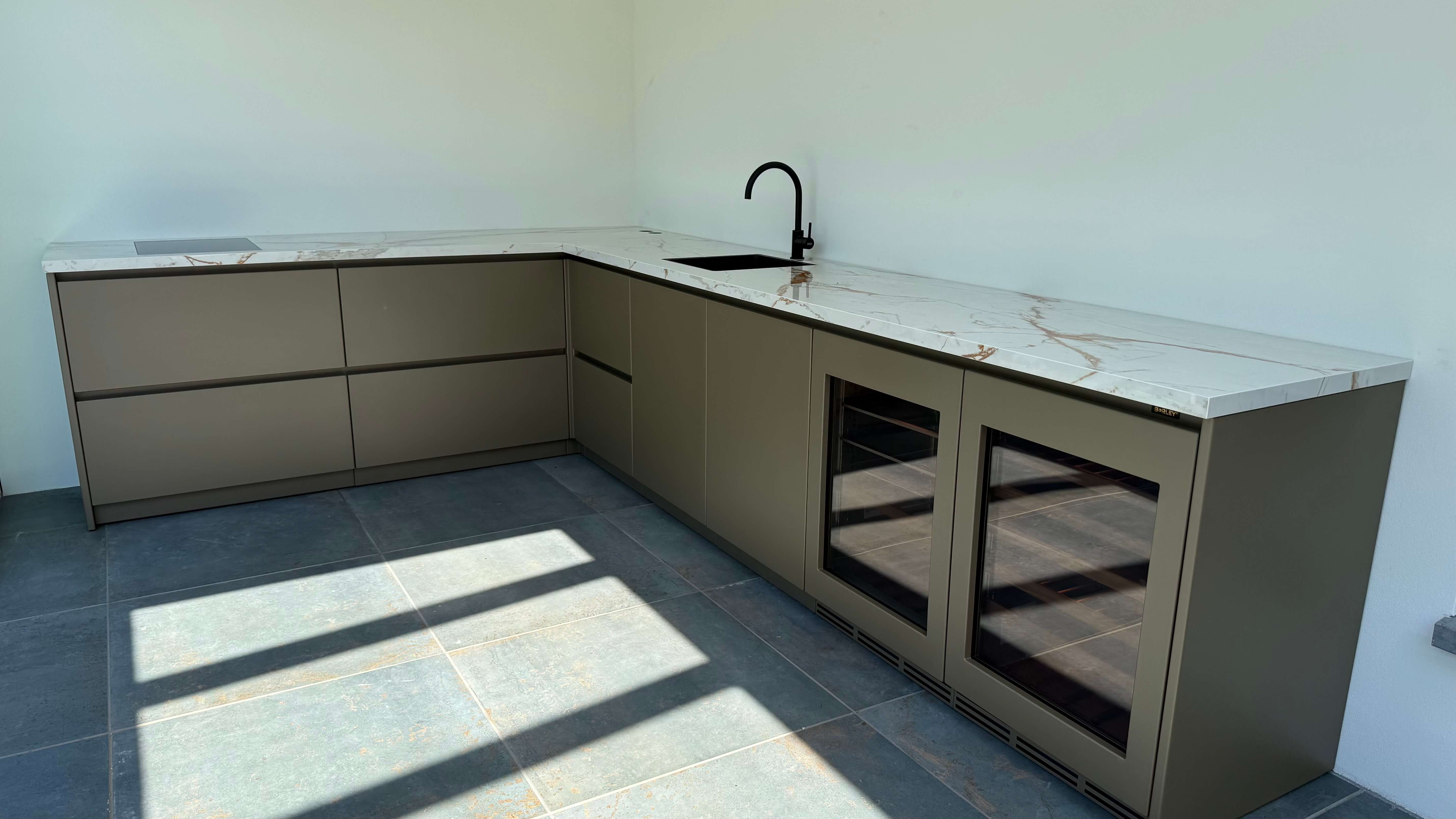 Maatwerk buitenkeuken - Dongen Awake Luxury Corner