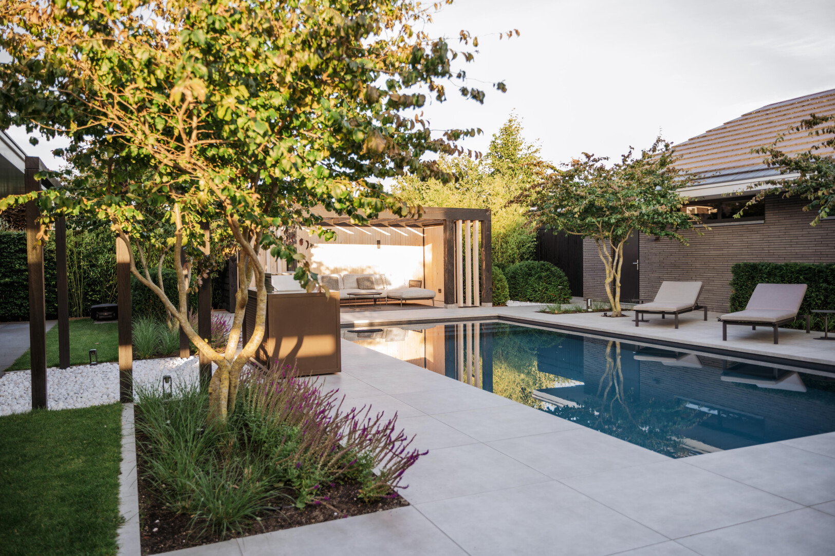 Buitenpracht-zwembad-tuinaanleg