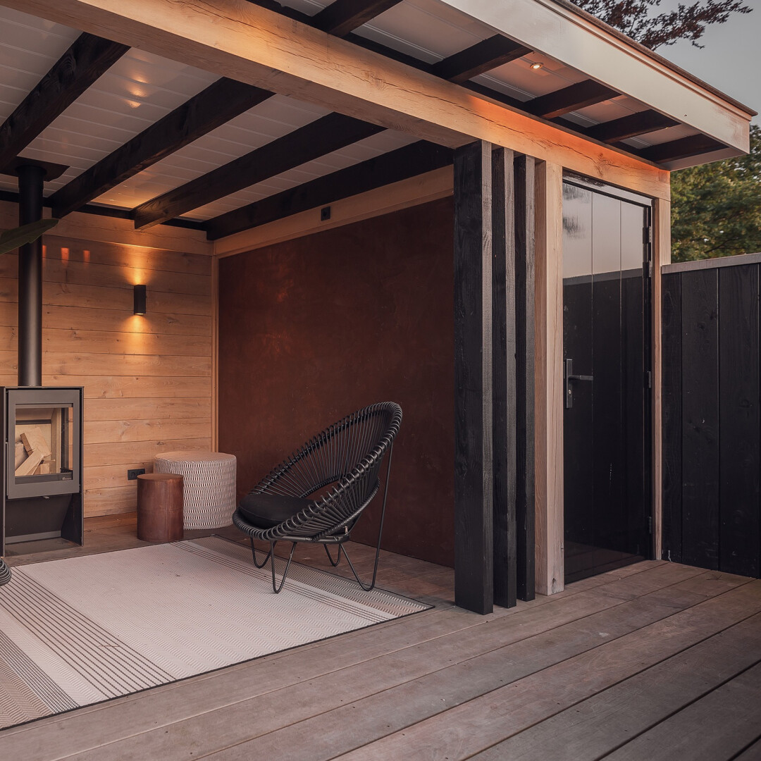 Overkapping met schuurtje