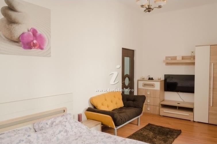 Garsoniera Ava Republique