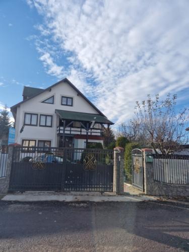 Pensiunea Casa Lăcrămioara