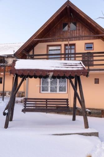Casa din deal Crisbomir