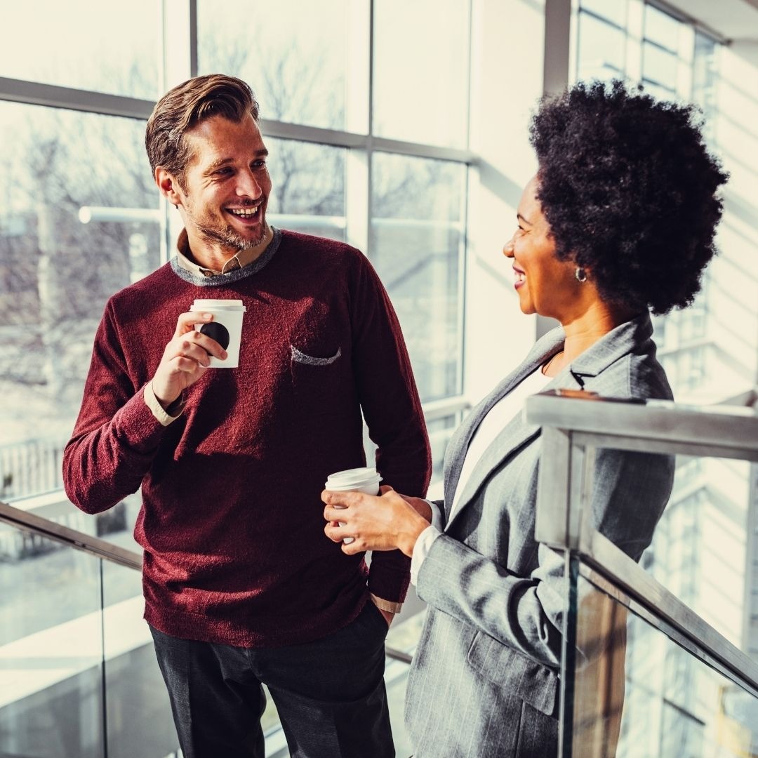 CEREO inspiratiebeeld  Werknemers in gesprek met elkaar