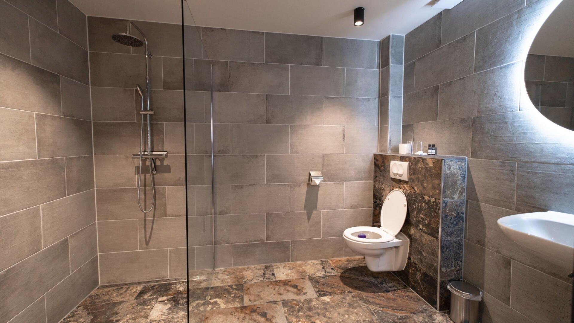 H 22 breed beeld (1)