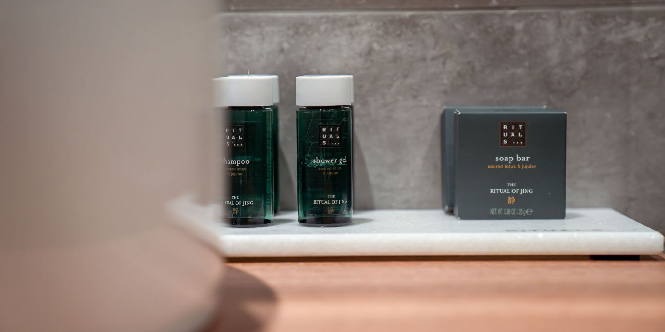 H32   1350 x 1013 px   2160 x 1080 px