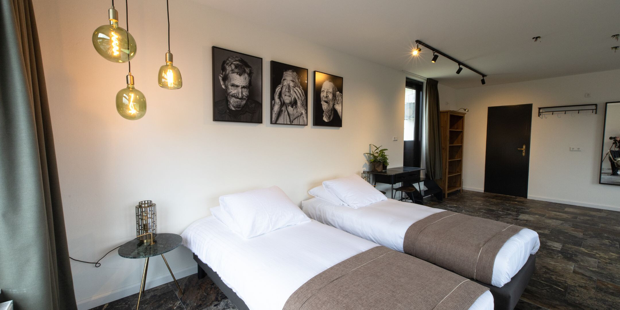 21 698 x 873 px   2160 x 1080 px