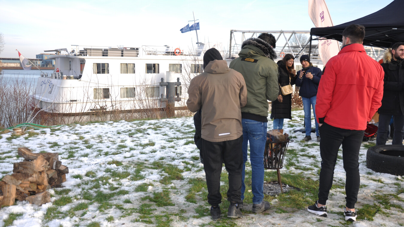 20-01-2024 Ridderkerk bij een vluchtelingenboot  33