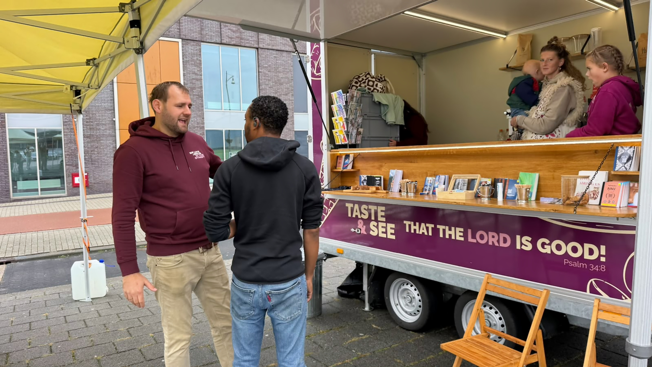 03-JITS-gesprek-bij-de-koffiekar
