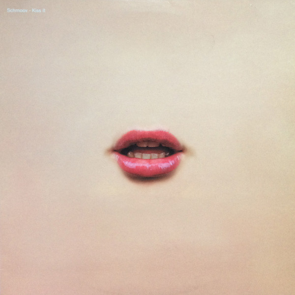Schmoov — Kiss It