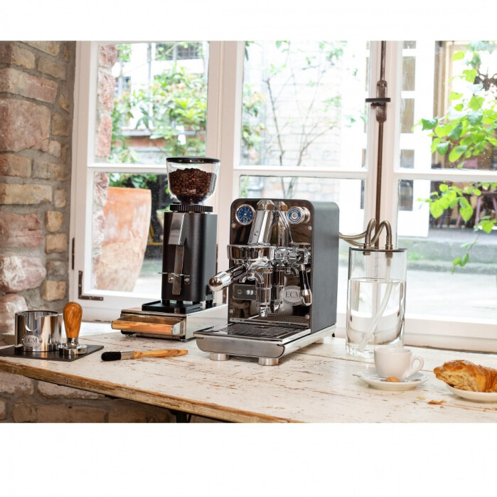 InnenaufnahmemitCroissant_6163e9ef0f76a8.73541928