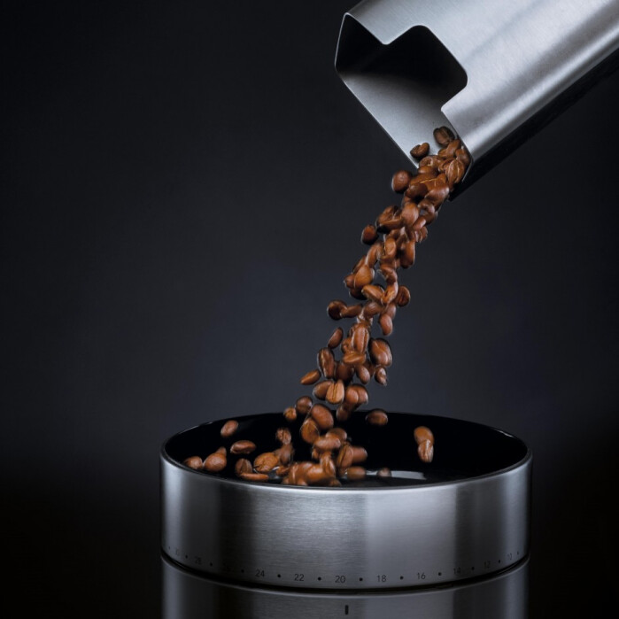 Coffee-Grinder_Uniform_WSFB-100S_Pouring-Beans_638da887baa165.74052919