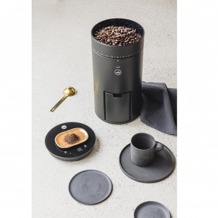 Coffee-Grinder_Uniform-WSFBS-100B_Scale_Environment_LightBG_Vert_638da548e57373.15389362
