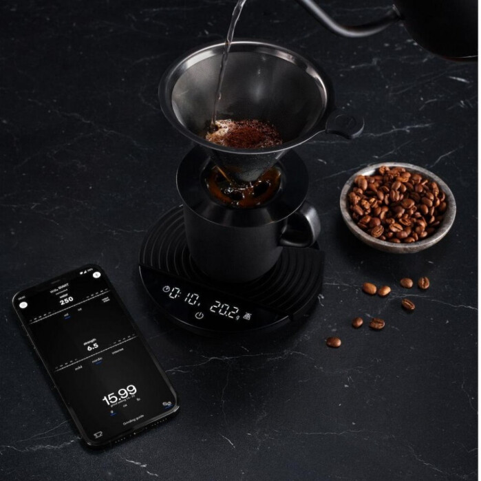 kitchen-scale_uni_ks1b-t2_environment_app_pourover_sqr_638f2a245aaa38.76504041
