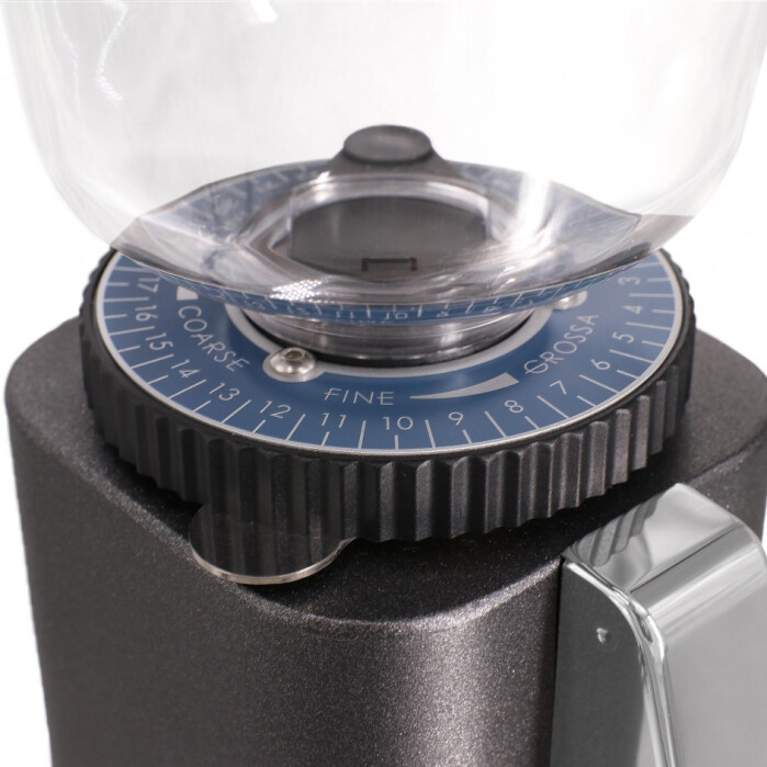 C-Manuale_Anthrazit_detail_61854f36736026.55643426