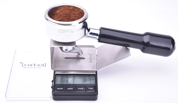 3_ths_portafilter_stand_weighing_coffee