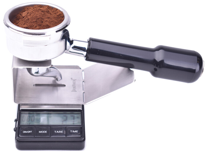 3_ths_portafilter_stand_weighing_coffee-fr