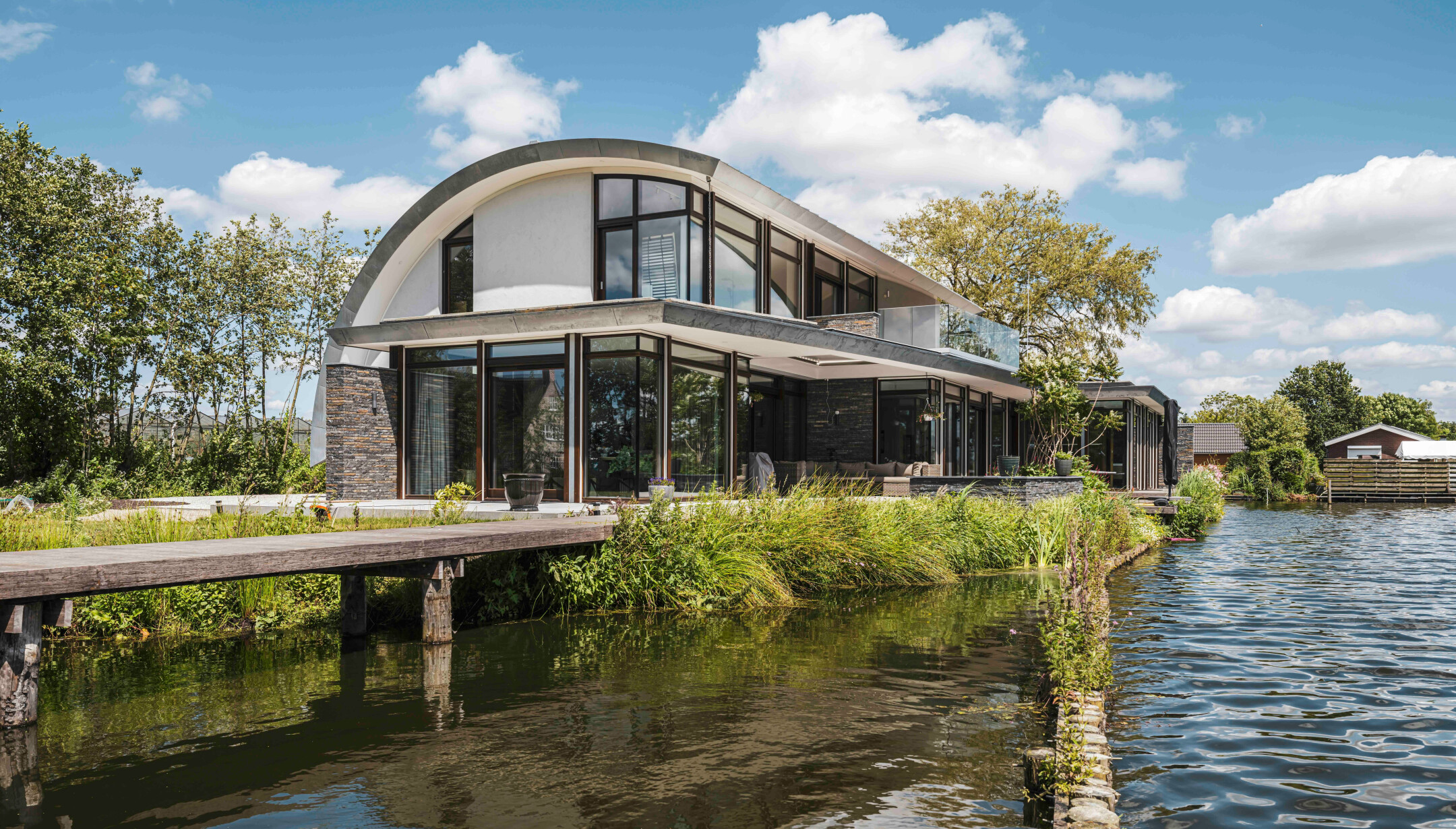 Unieke villa aan het water